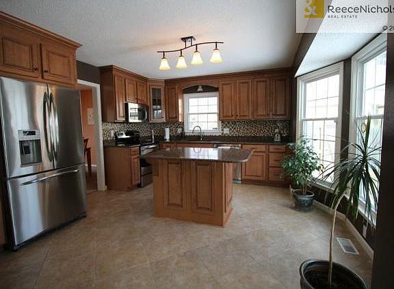 Fully updated kitchen