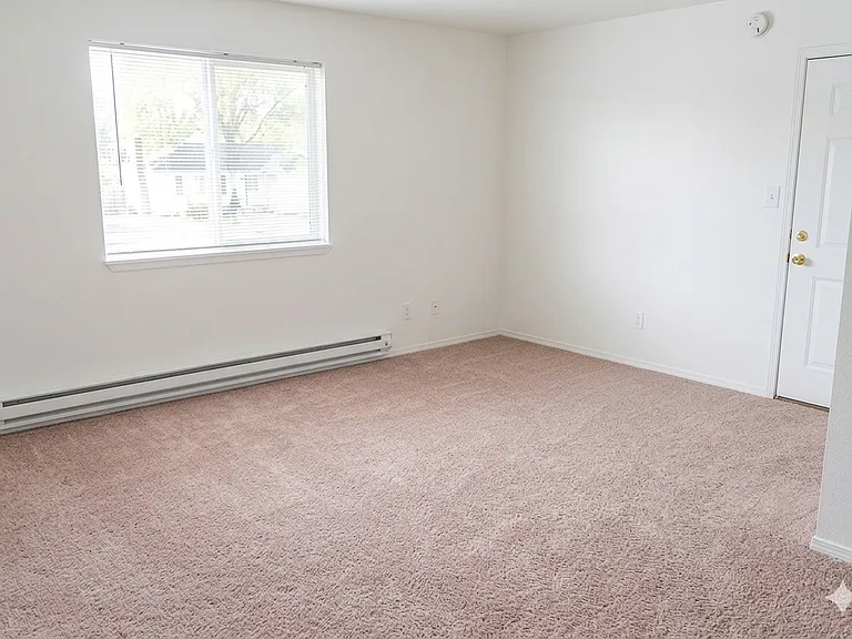 348 Caswell Ave W — Photo 2