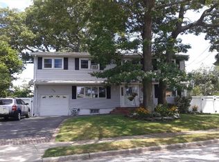 294 N Ontario Ave, Lindenhurst, NY 11757