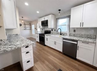 202 Tres Lobos Ave, Moapa Valley, NV 89040