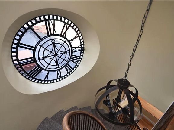 3rd image of 113 Beacon St #Penthouse 1