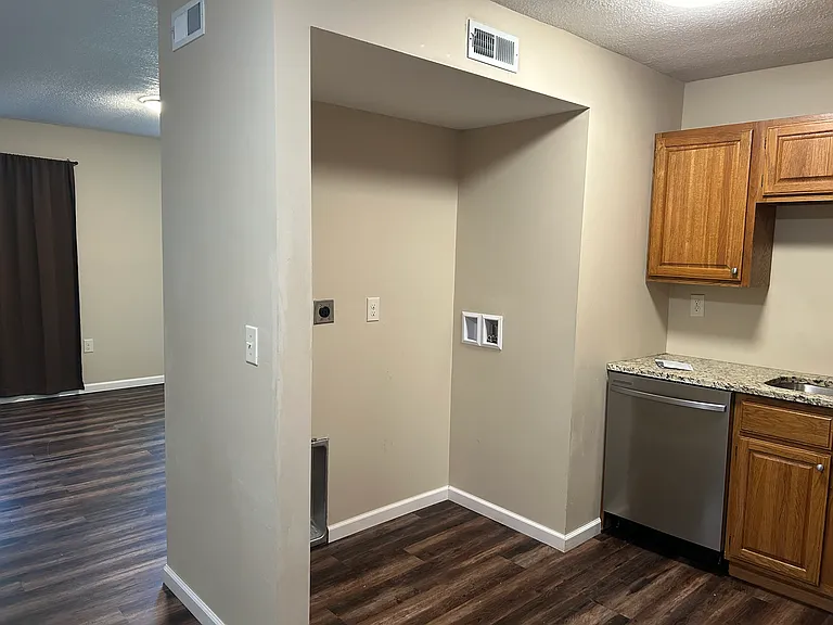 2509 SW Valley Brook Ln — Photo 3