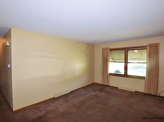 5th image of 221 Fairview Dr