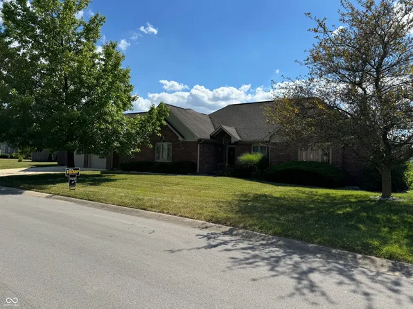 1060 Foxford Dr, Avon, IN 46123