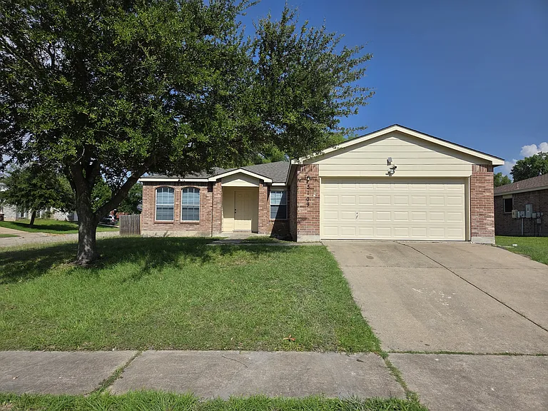 5109 Coach Stop Dr — Photo 1
