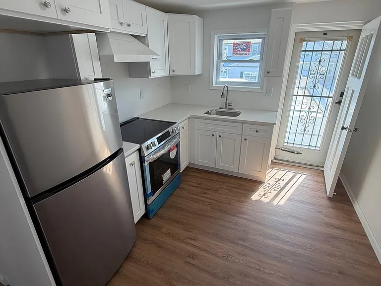 41 W Grand St — Photo 7