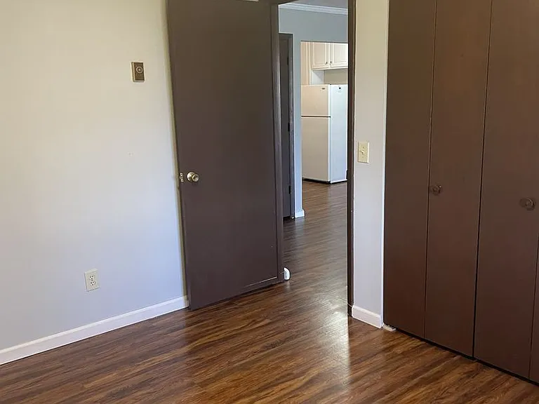 102 McConnell St — Photo 16