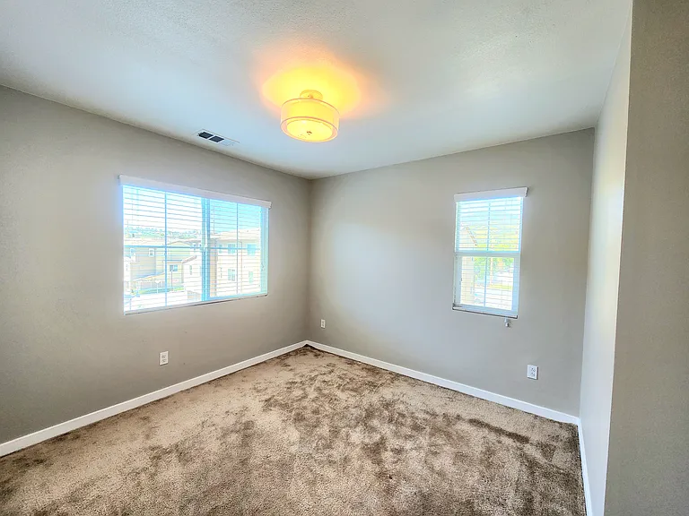 996 Newberry Ln — Photo 33