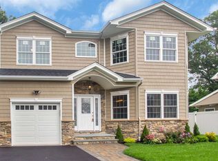 117 Pittsburgh Ave, Massapequa, NY 11758