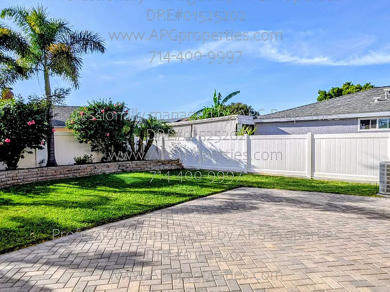 139 Thompson Ave — Photo 47