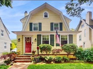 8 Boston Rd, Floral Park, NY 11001