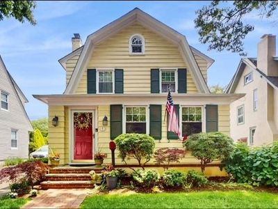 8 Boston Road, Floral Park, NY, 11001