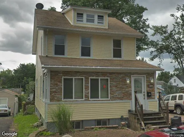 648 E 3rd Ave, Roselle, NJ 07203