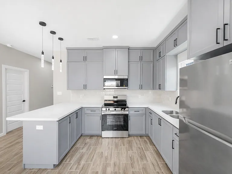 2409 Indian Creek Ave #3 — Photo 3