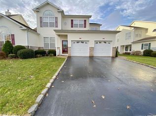 7 Constantine Way, Mount Sinai, NY 11766
