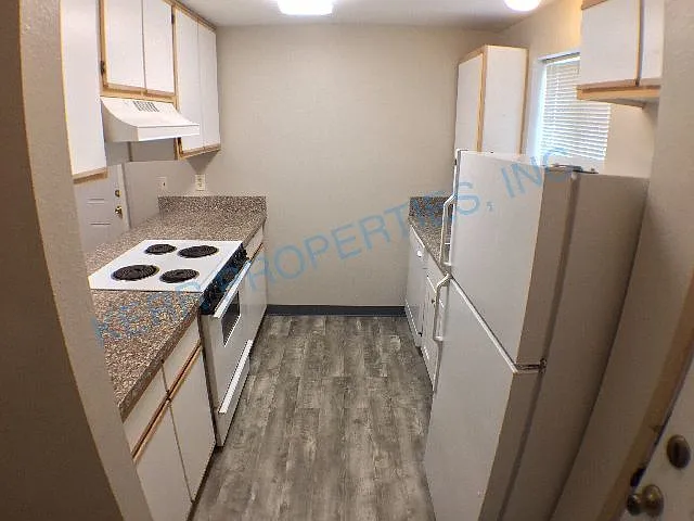 2219 SE Reedway St — Photo 4