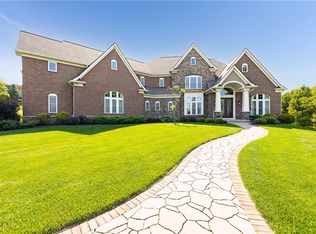6 Whisperwood Dr, Perinton, NY 14450