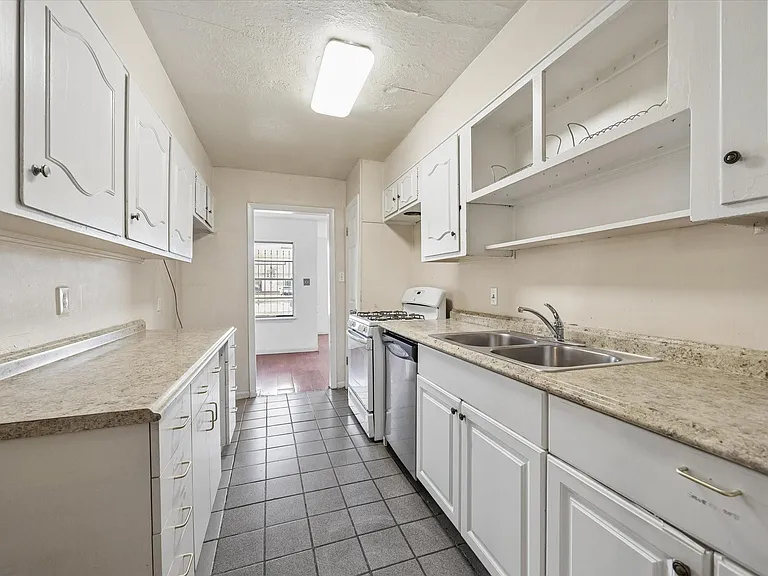 7119 Long Point Rd — Photo 10