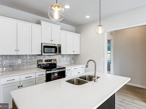 4th image of 116 Village Dr #8-04
