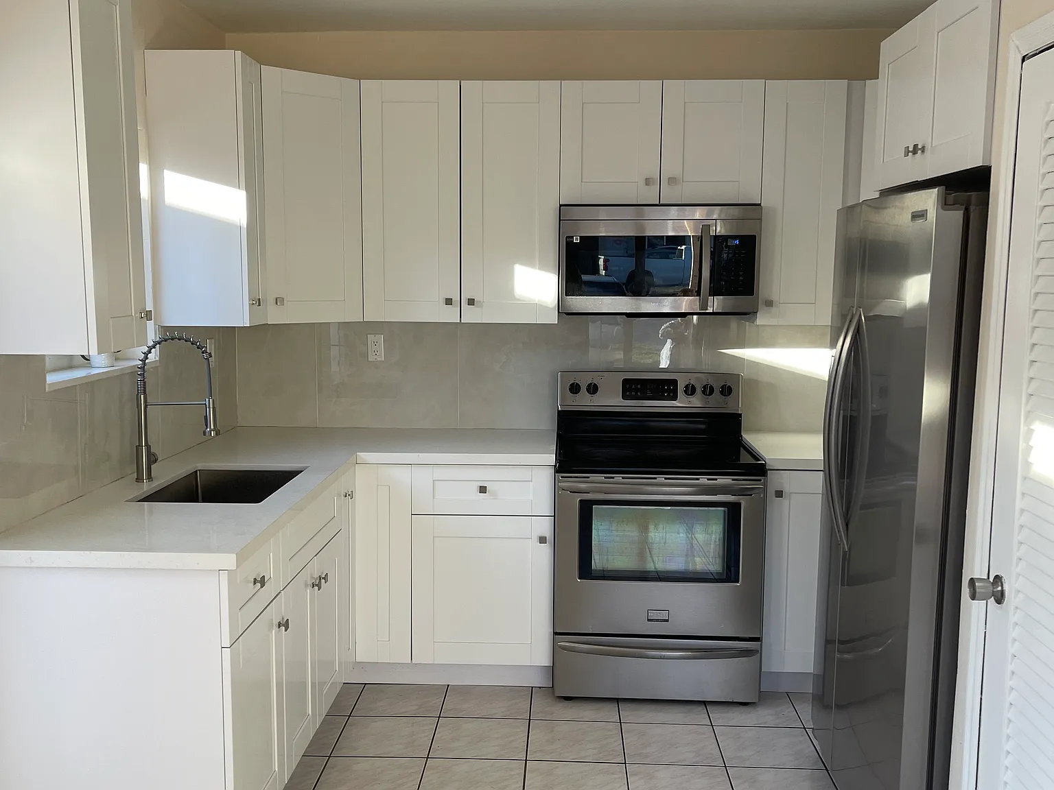 4 bed, 1000 sqft, $3,200 — Photo 1