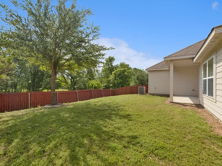1805 Mesquite Ln — Photo 32