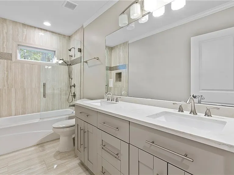 1841 Gainsborough Dr — Photo 16