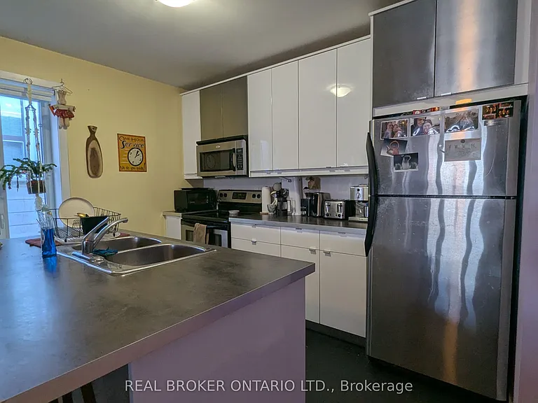 1186 Woodbine Ave #B — Photo 7