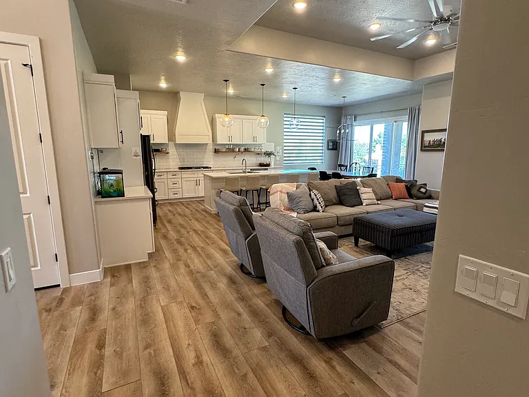 1871 W 740 South Cir — Photo 17