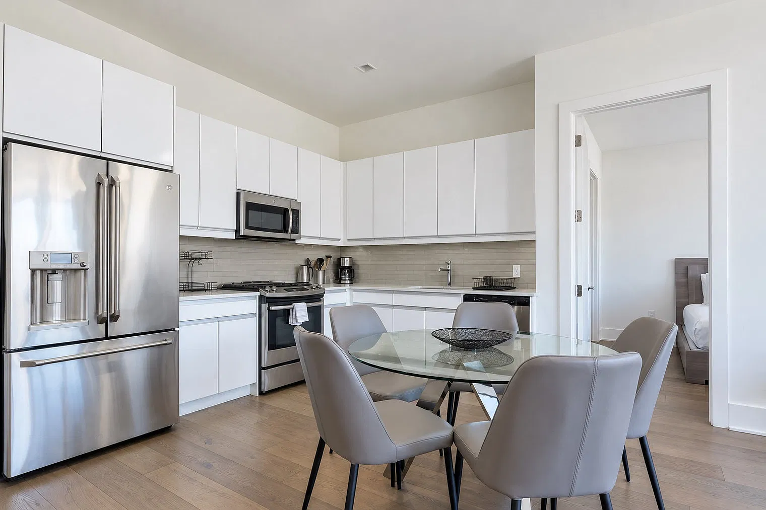 2 bed, 2.0 bath, $7,783 — Photo 2