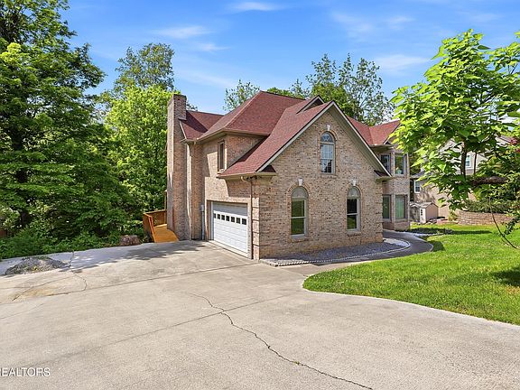 2nd image of 118 W Melbourne Rd