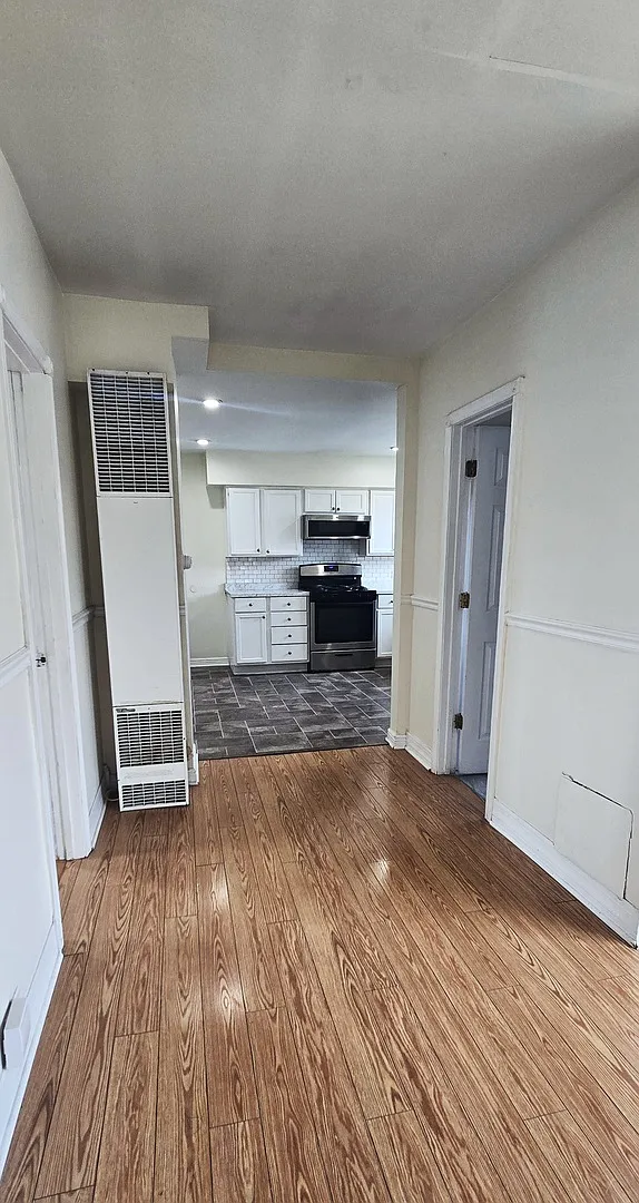 3 bed, 1100 sqft, $1,875 — Photo 3