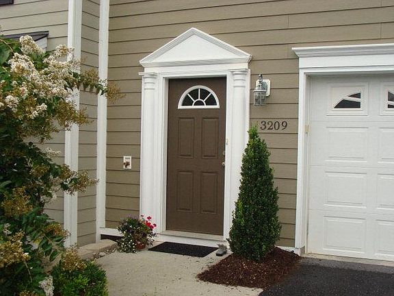 2nd image of 3209 Caroline Ct
