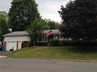 945 S Lincoln Ave, Walnutport, PA 18088