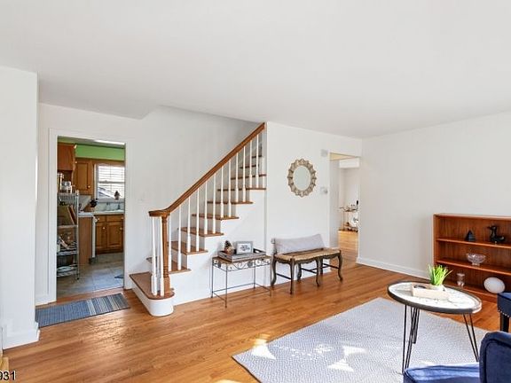 5th image of 608 Lexington Ave