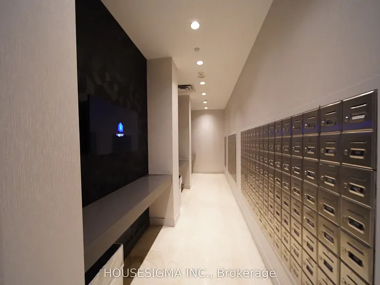 270 Wellington St W #222 — Photo 13