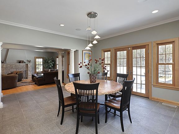 4th image of 11 Broadleys Ct