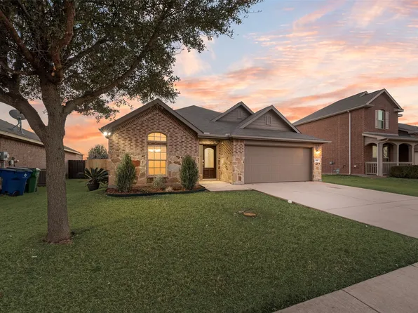 620 S Heights Dr, Crowley, TX 76036