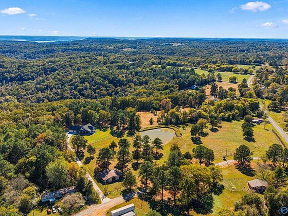 4th image of 92 Dogwood Ln