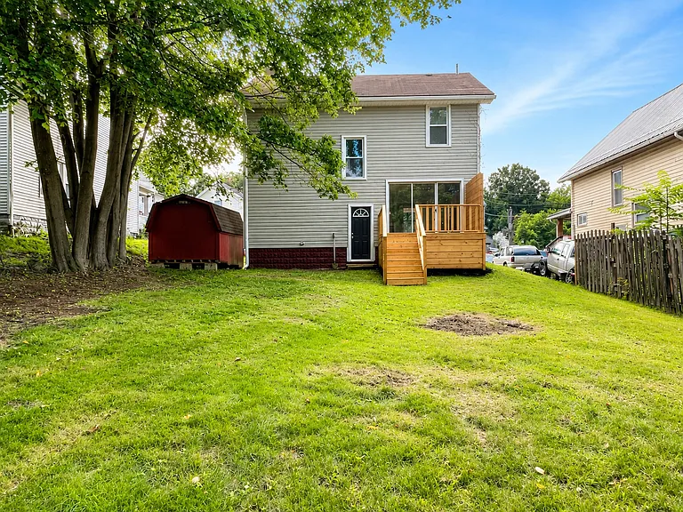 180 Marion St — Photo 14