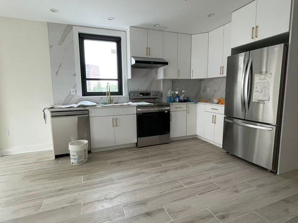 60-11 Waldron St #2B