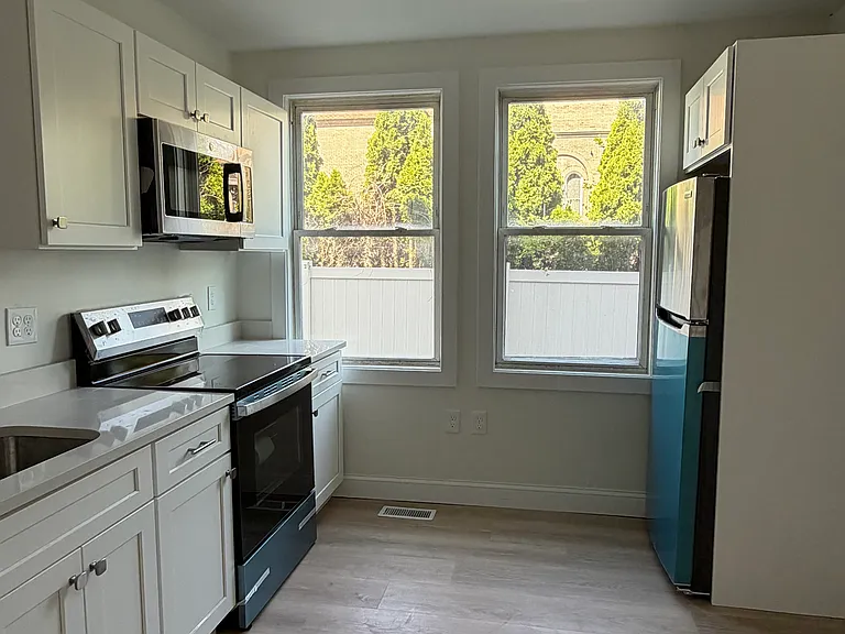 136 Winter St #3 — Photo 4