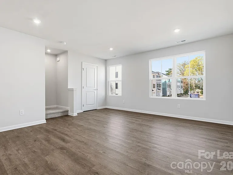 7024 Capstan Ter — Photo 14