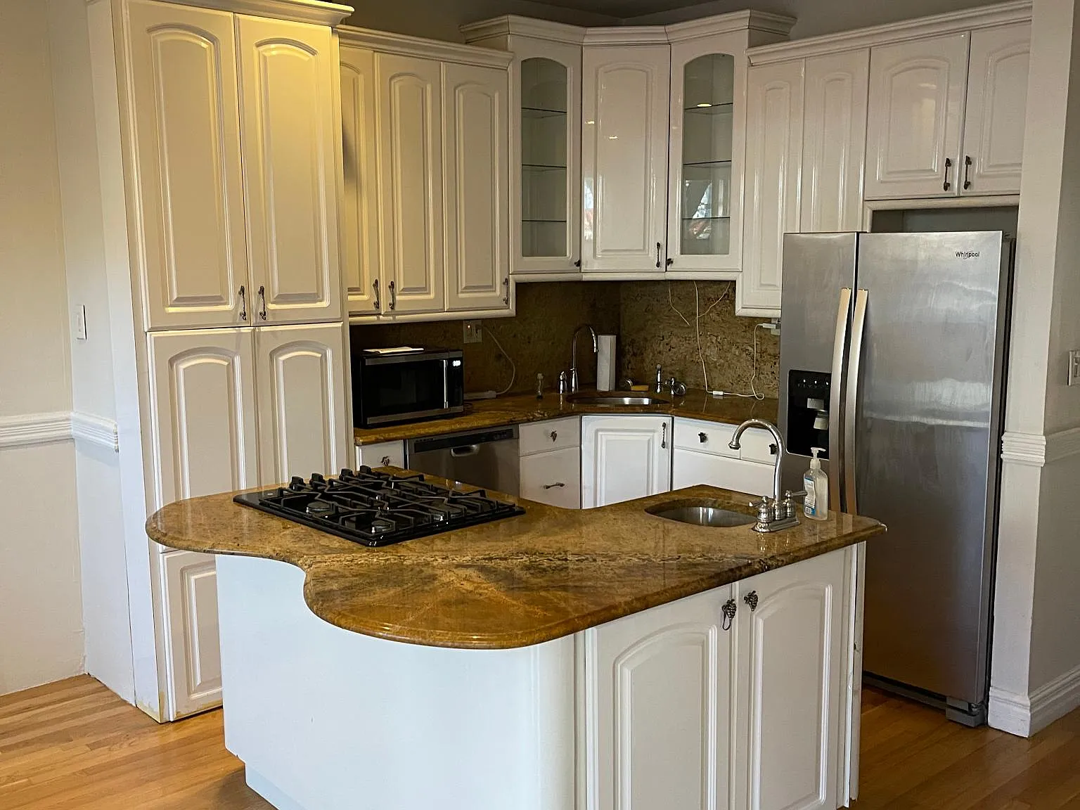 2 bed, 1100 sqft, $3,200 — Photo 2