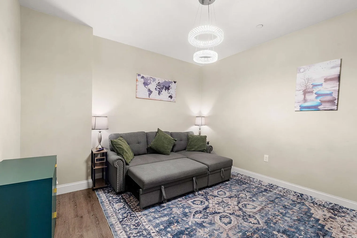 2 bed, 1.0 bath, 839 sqft, $5,232 — Photo 2