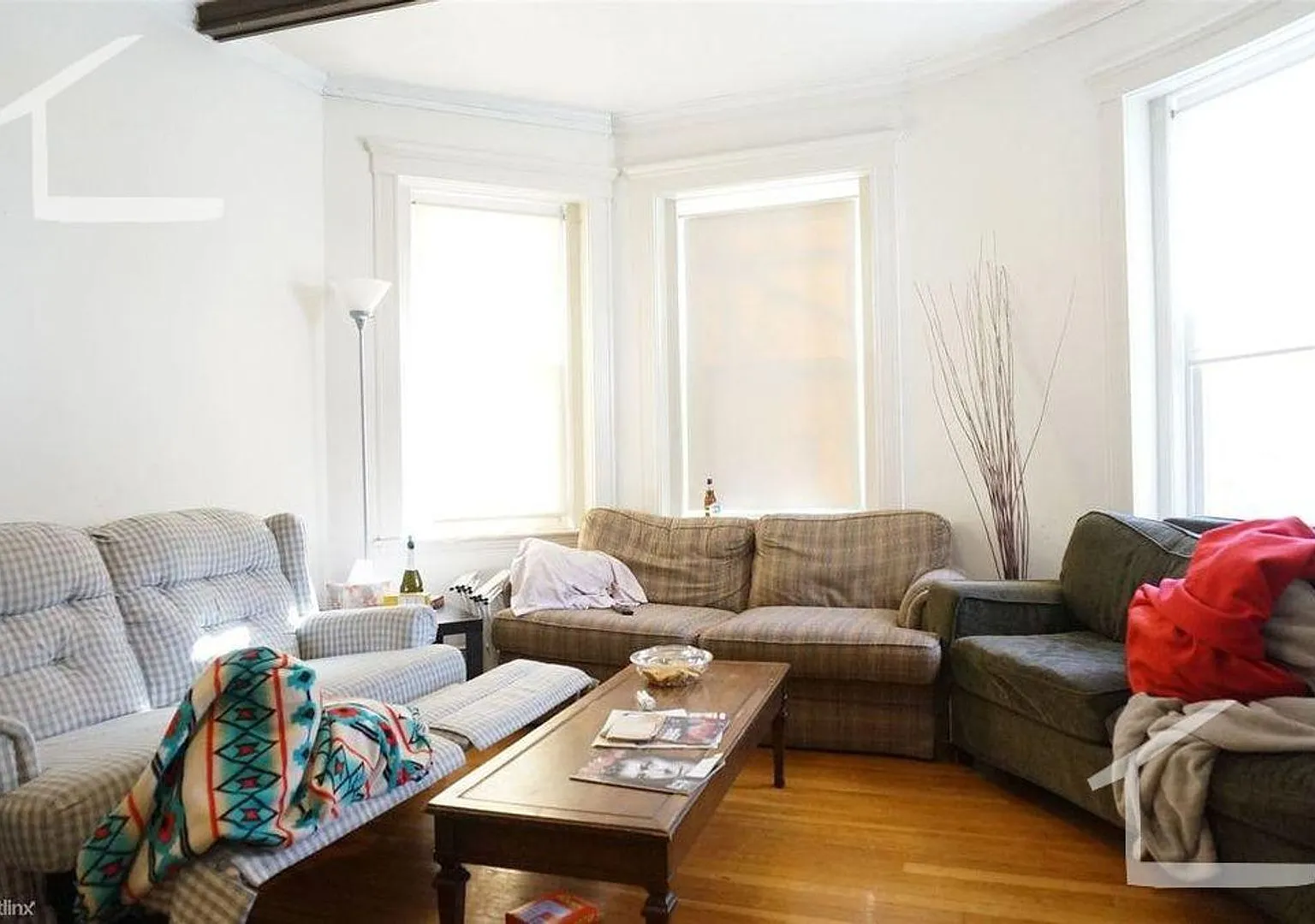 Spacious Brookline Apt near BU; perfect for students! Granite Countertops, 2 Decks — Photo 2
