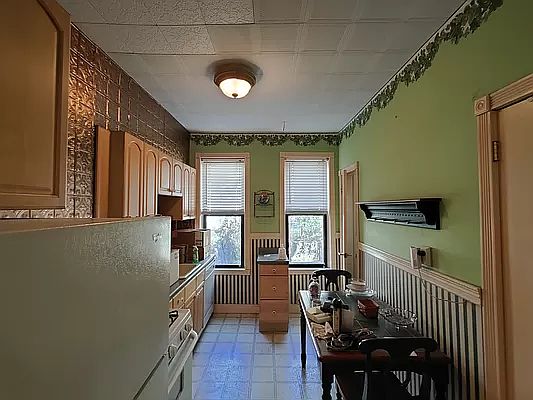 3rd image of 1825 Putnam Ave #1-6