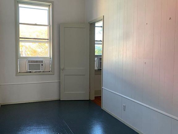4th image of 611 Warren St #3