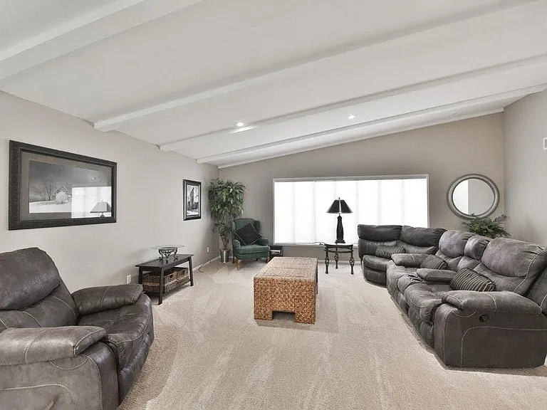 659 Dillon Dr — Photo 8