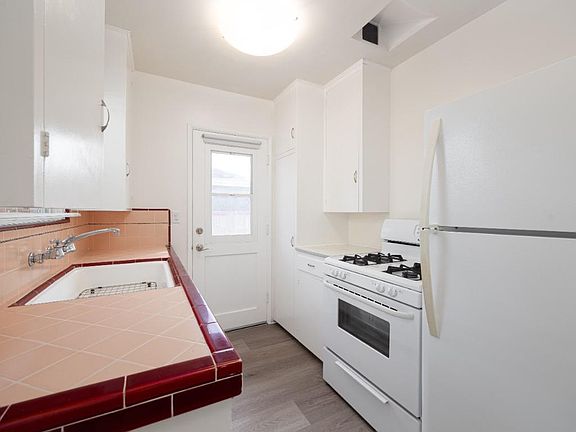 5th image of 3313 Herman Ave