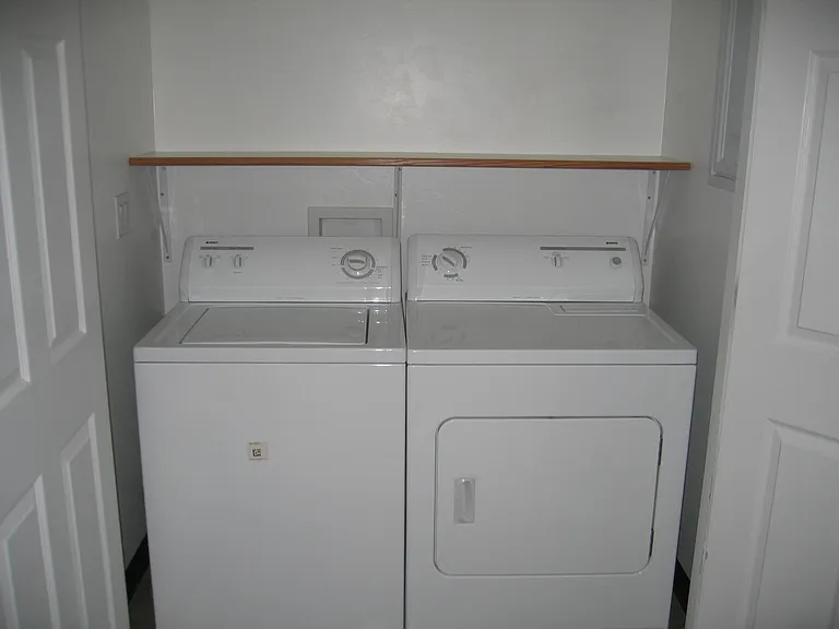 914 E Hedrick Dr — Photo 8
